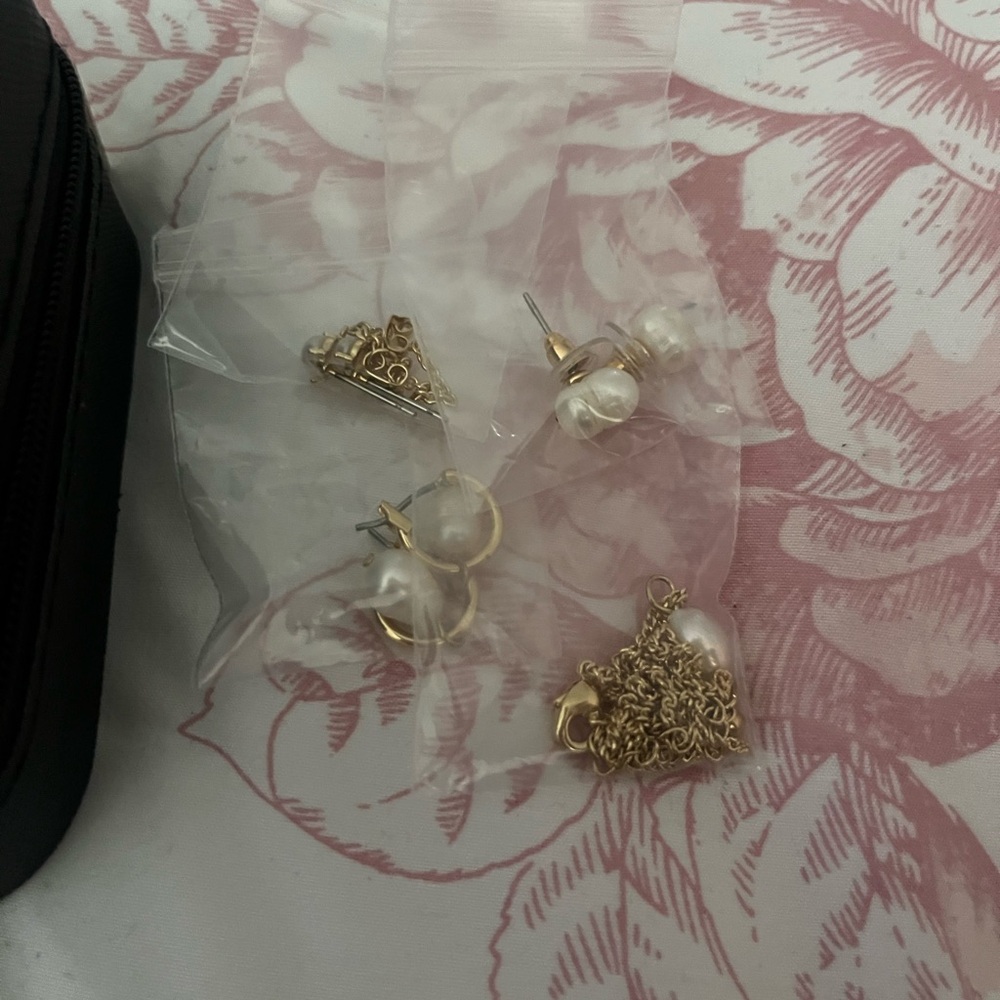 Pearl Set - Picture 3 of 3